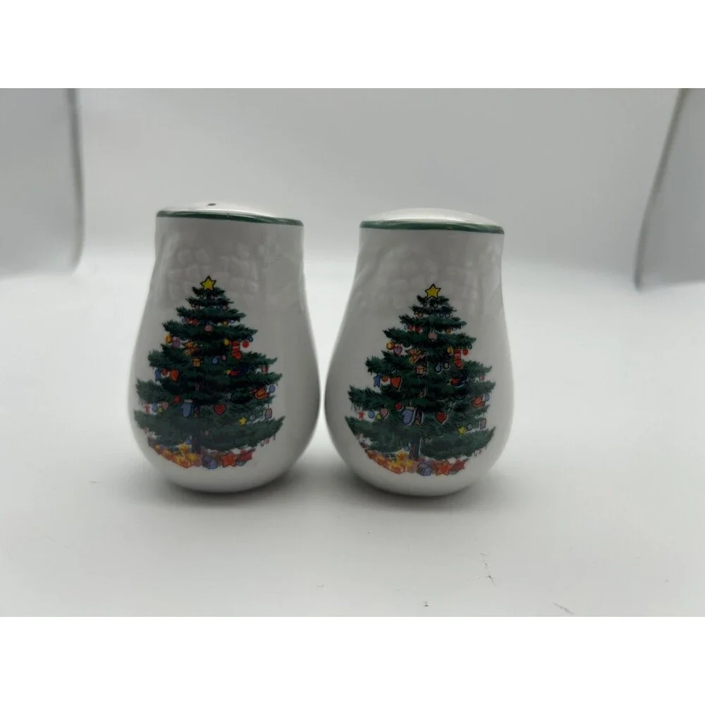 Vintage GEI Christmas Tree Salt Pepper Shakers Ceramic 1970 Holiday